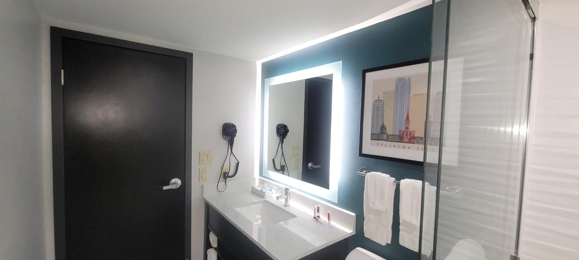 Clarion Pointe Okc Airport Hotel 2*