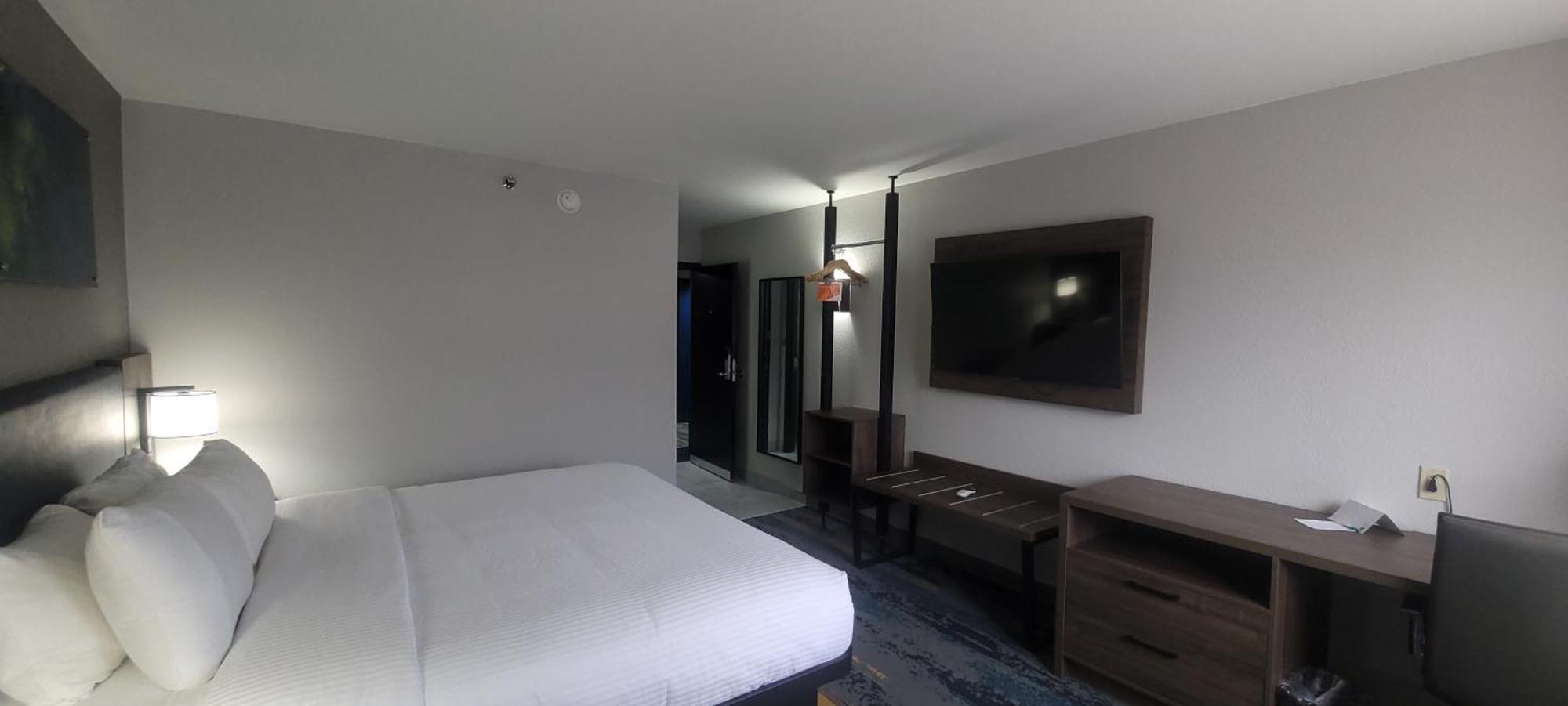 Clarion Pointe Okc Airport Hotel