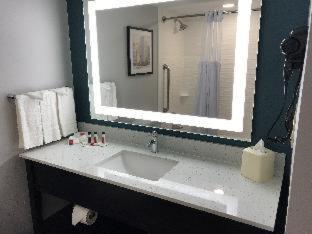 Clarion Pointe Okc Airport 2*