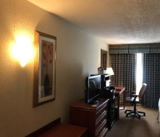 Clarion Pointe Okc Airport