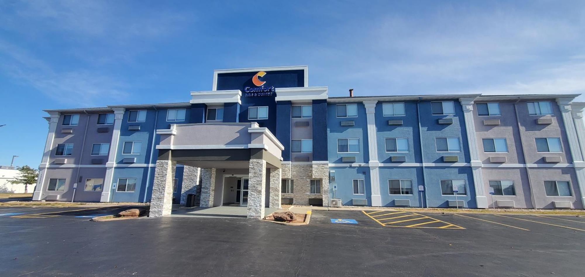 Comfort & North - Quail Springs Hotel