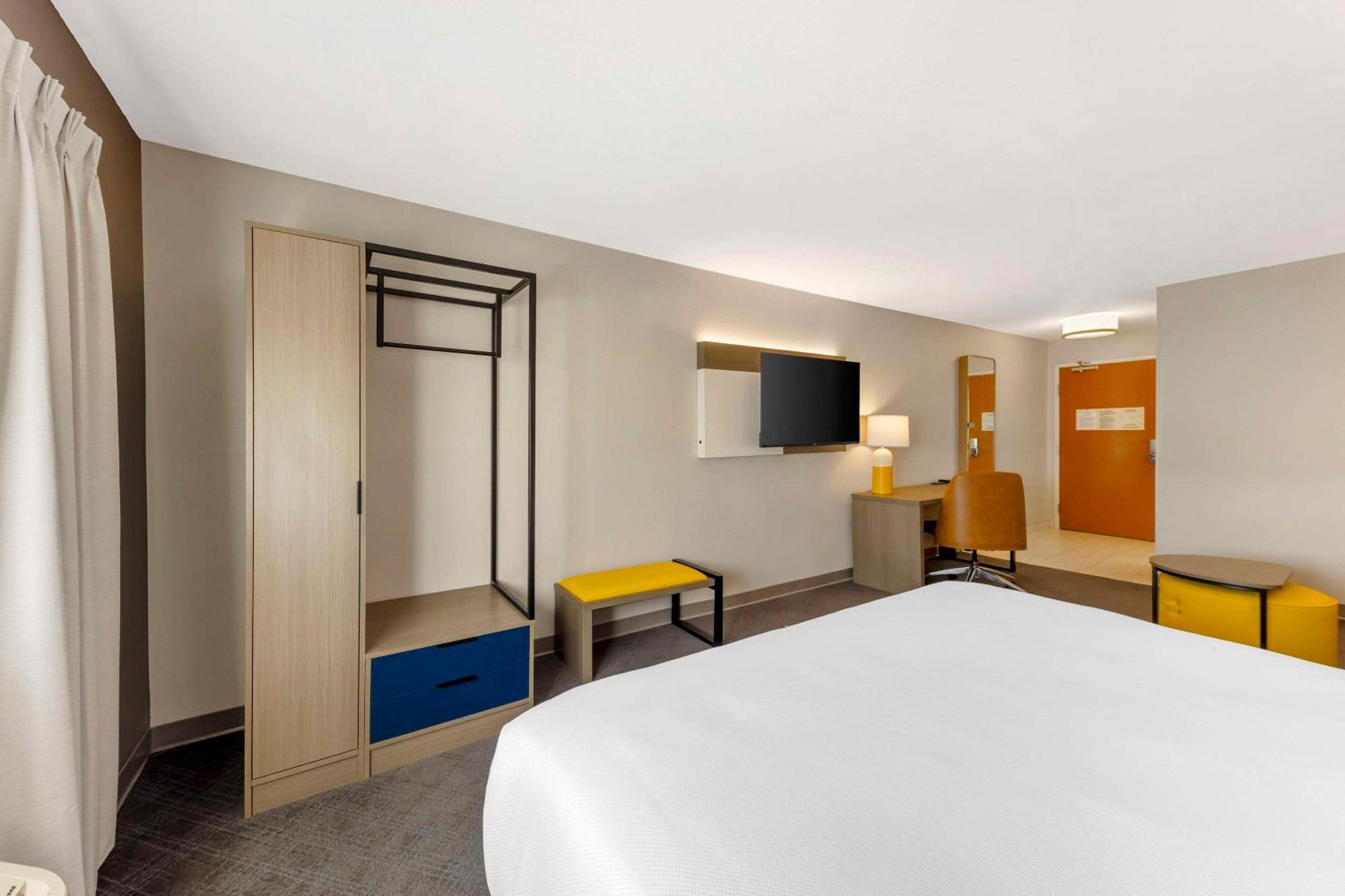 Hotel Comfort & North - Quail Springs 3*