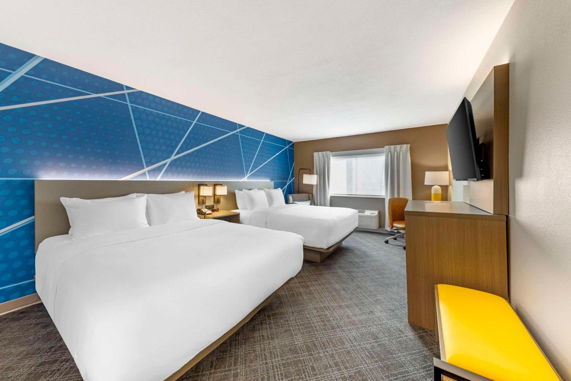 Comfort & North - Quail Springs Hotel