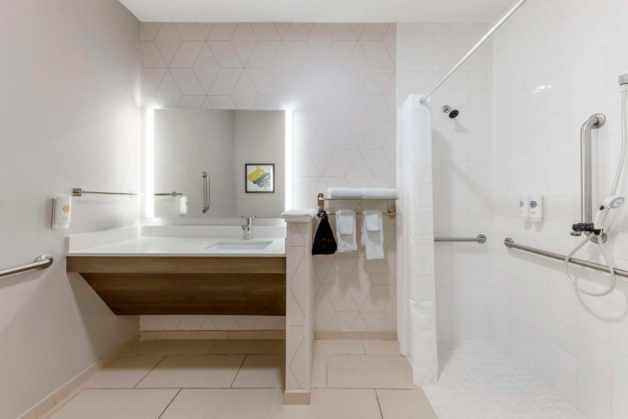 Comfort & North - Quail Springs Hotel Oklahoma City