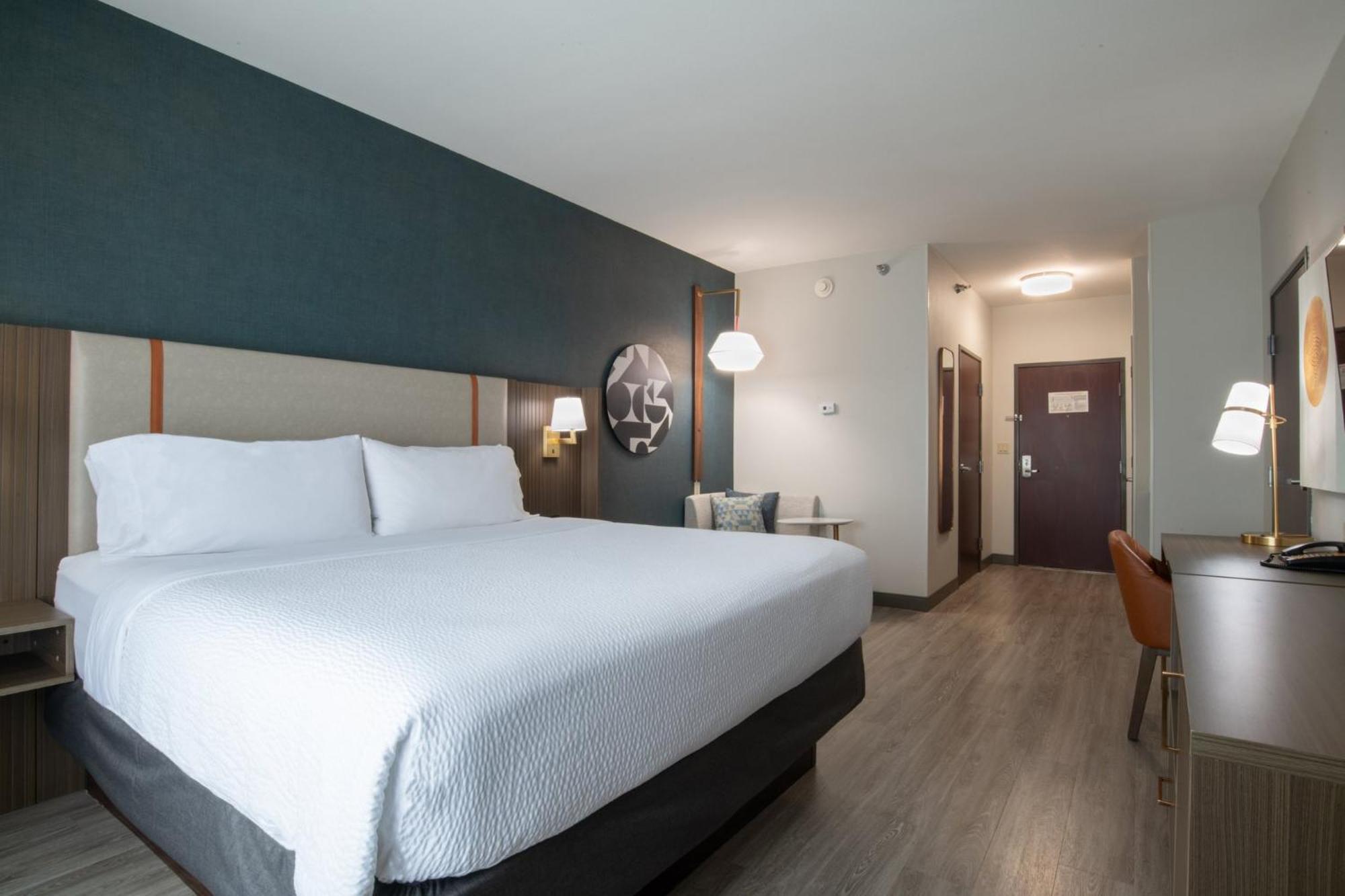 Holiday Airport By Ihg Hotel 3*