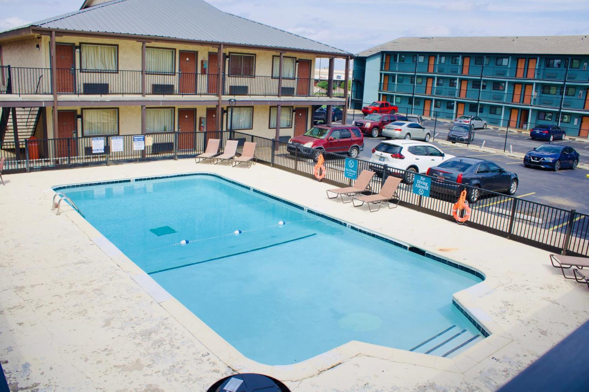 Motel Meridian Airport