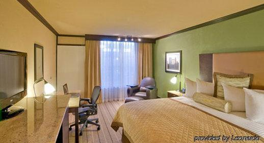 Holiday Airport By Ihg Hotel