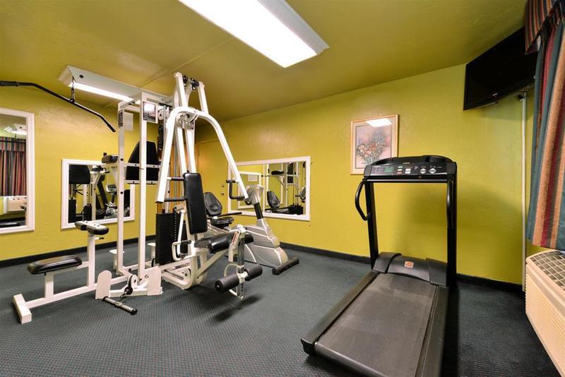 Hotel Ramada By Wyndham Airport North Oklahoma City