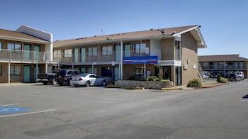 6 - Airport Hotel
