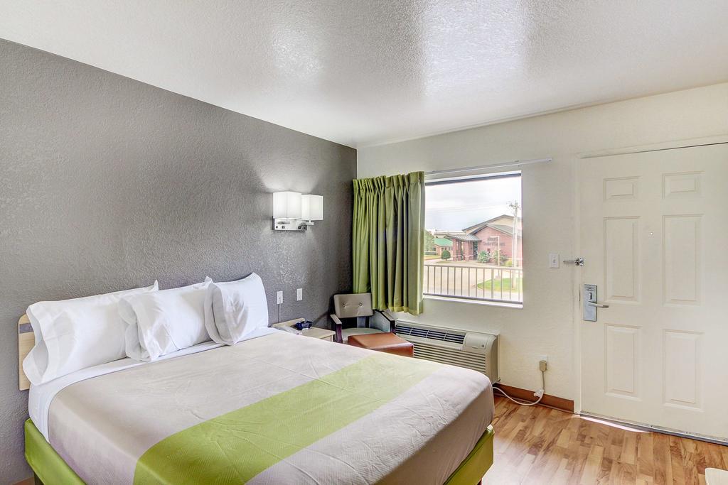 6 Midwest City, Ok - Hotel