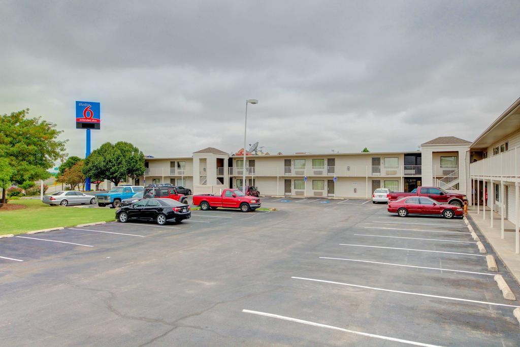 Hotel 6 Midwest City, Ok - Oklahoma City