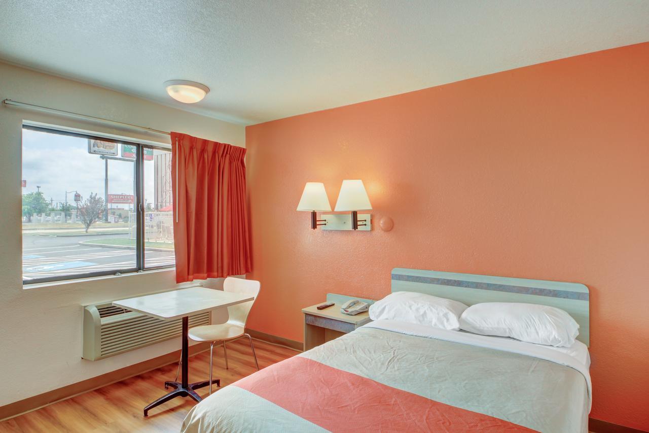 Hotel 6 - Airport Oklahoma City