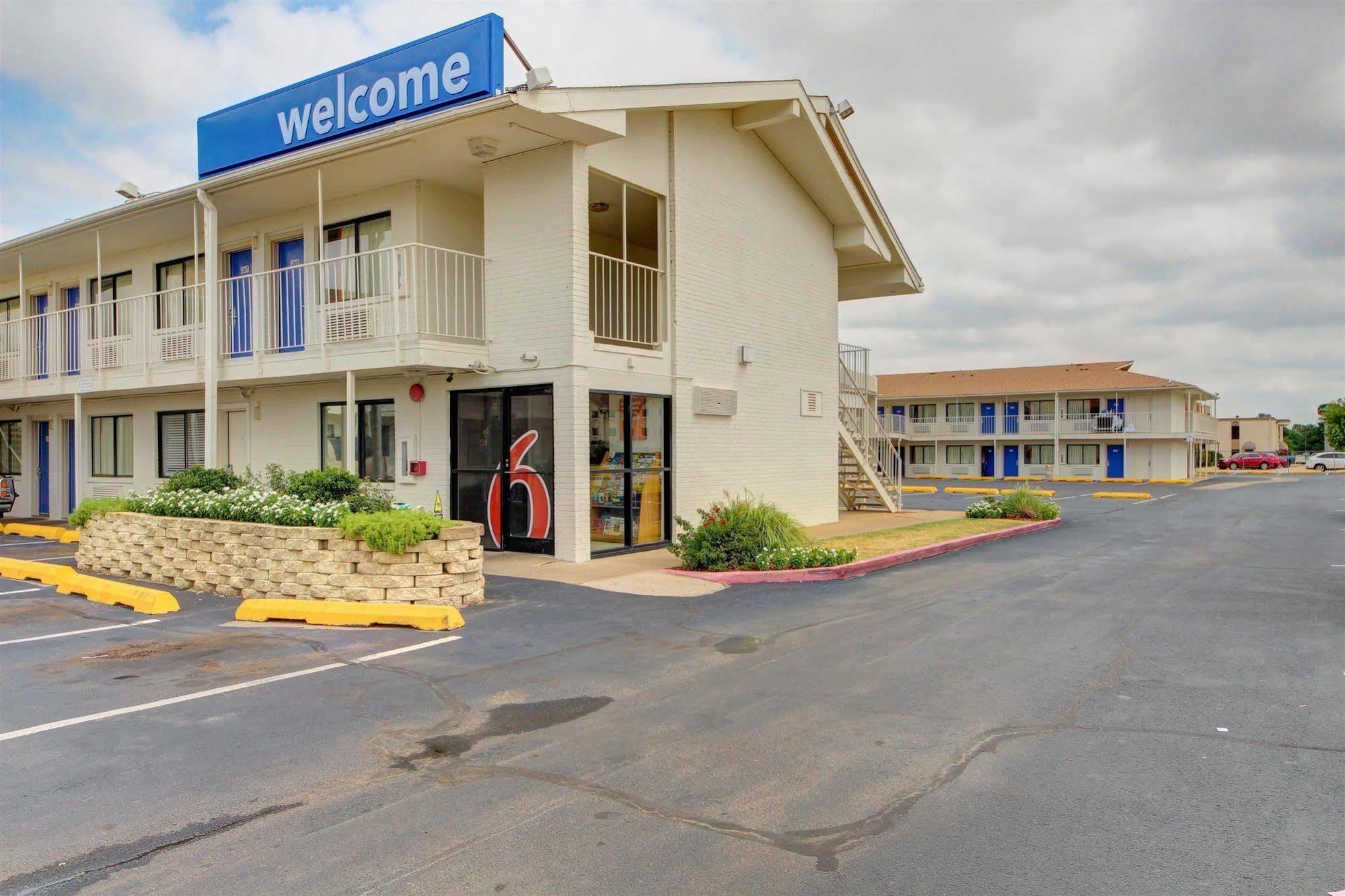 Hotel 6 - Airport