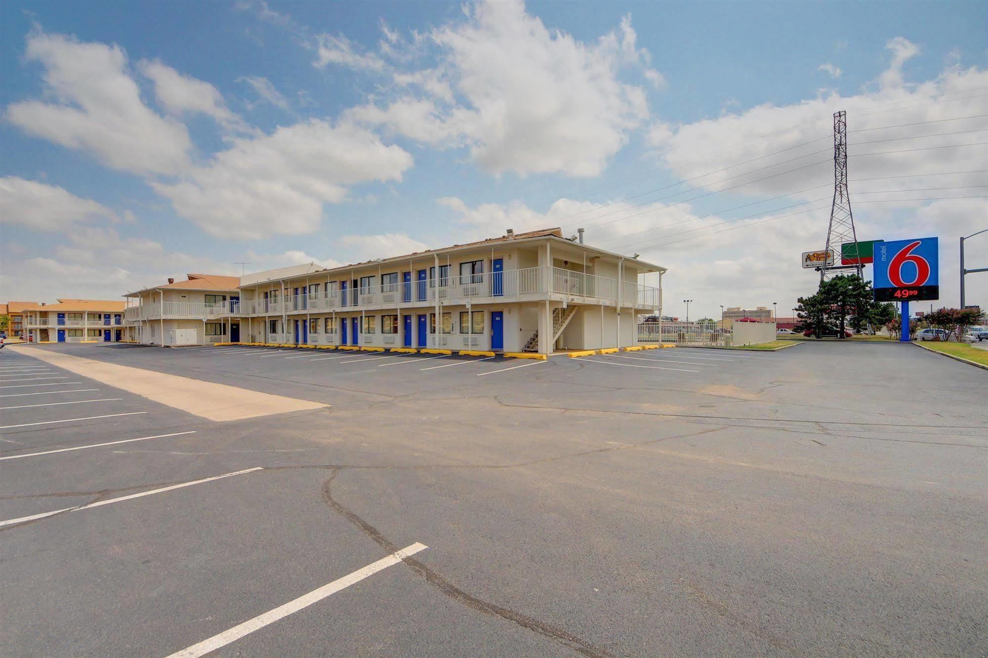Hotel 6 - Airport 2*