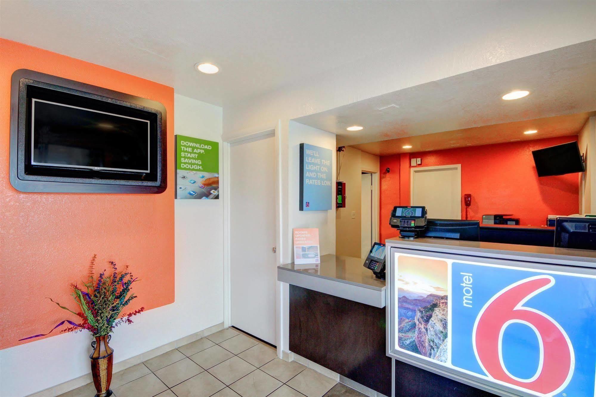 6 - Airport Hotel