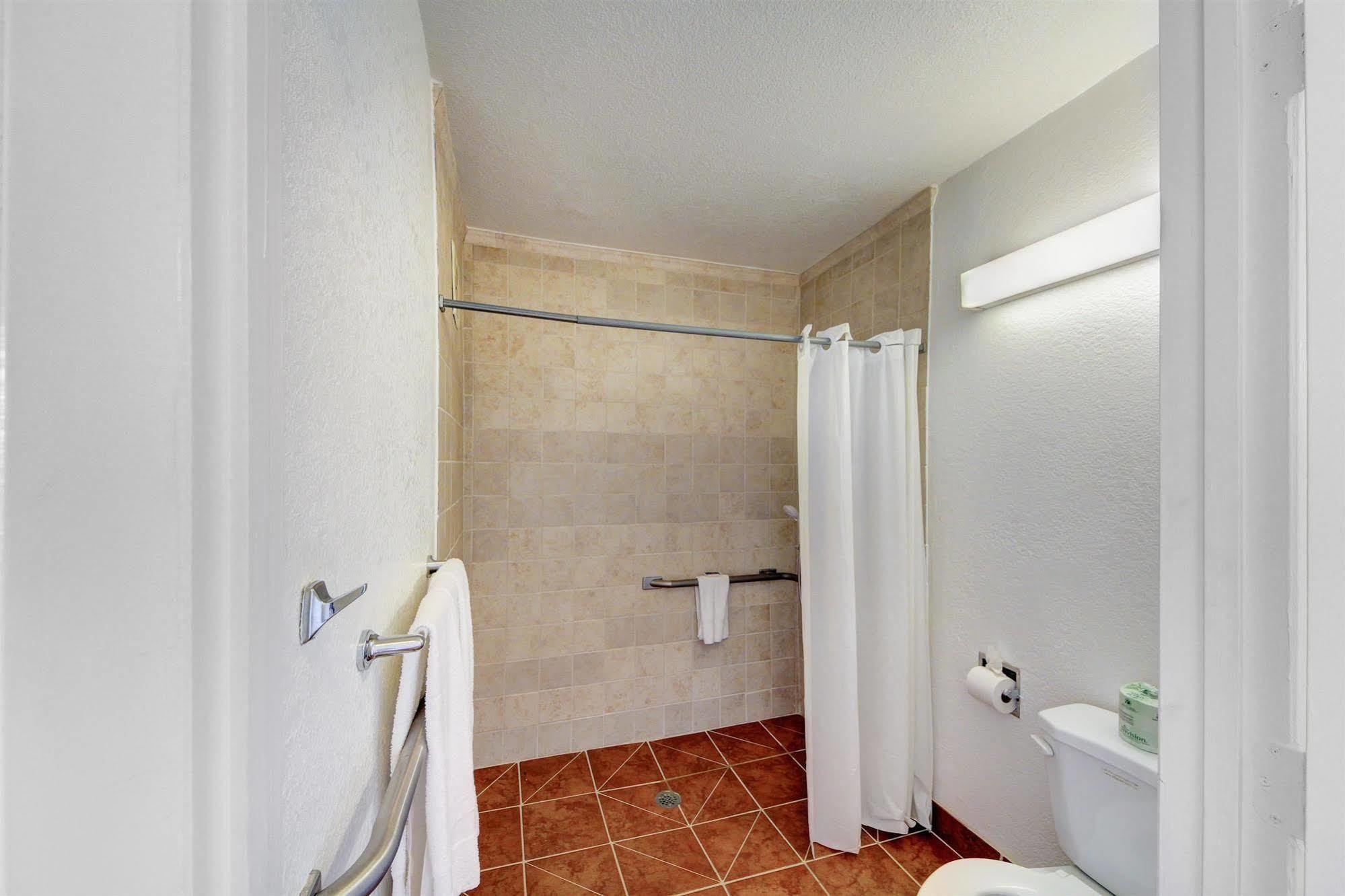 6 - Airport Hotel 2*