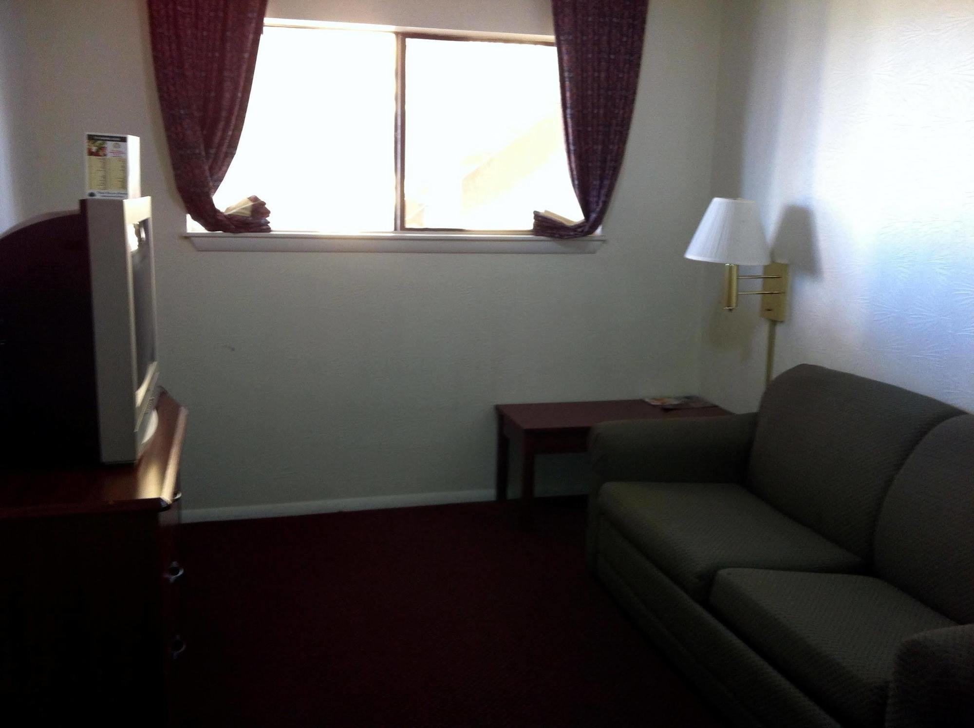 Oaktree And Inn 2*
