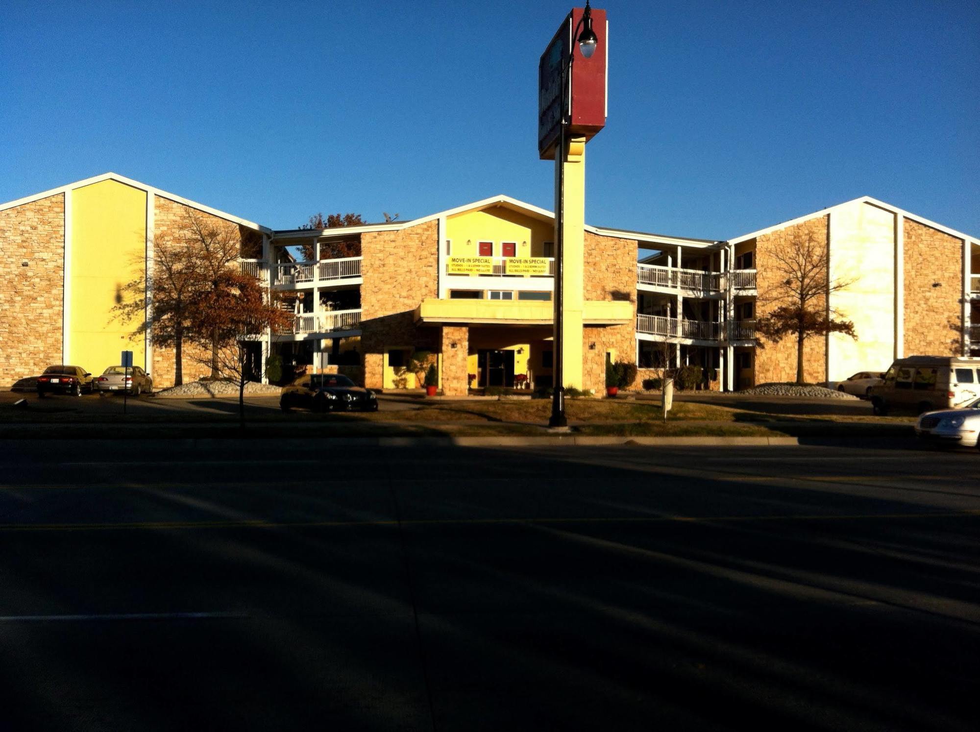 Inn Oaktree And