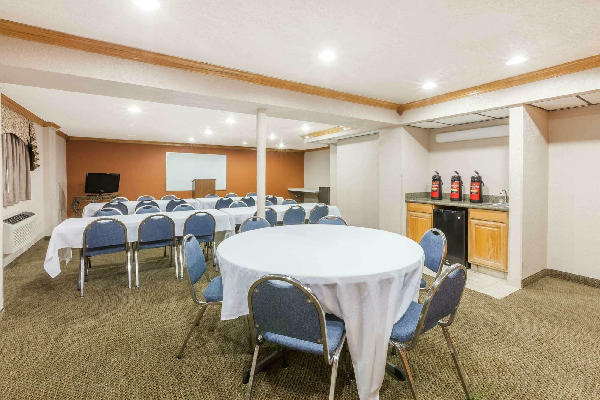 Hotel Ramada By Wyndham Airport North Oklahoma City