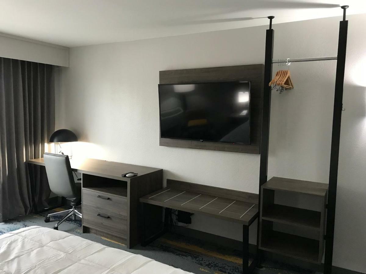 Clarion Pointe Okc Airport Hotel